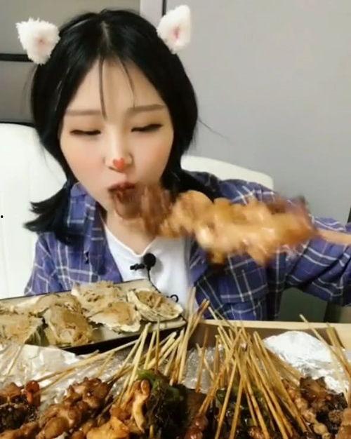 快手网红小妹吃瓜视频是真的吗,快手网红小妹吃瓜视频真相揭晓