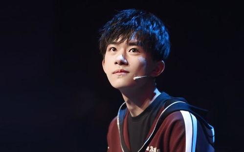 易烊千玺家世爆料视频,家族背景曝光，揭秘明星背后的故事