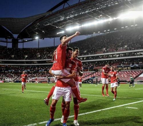 瓦罗兰特冠军套最新爆料,神秘力量觉醒，巅峰对决即将开启！